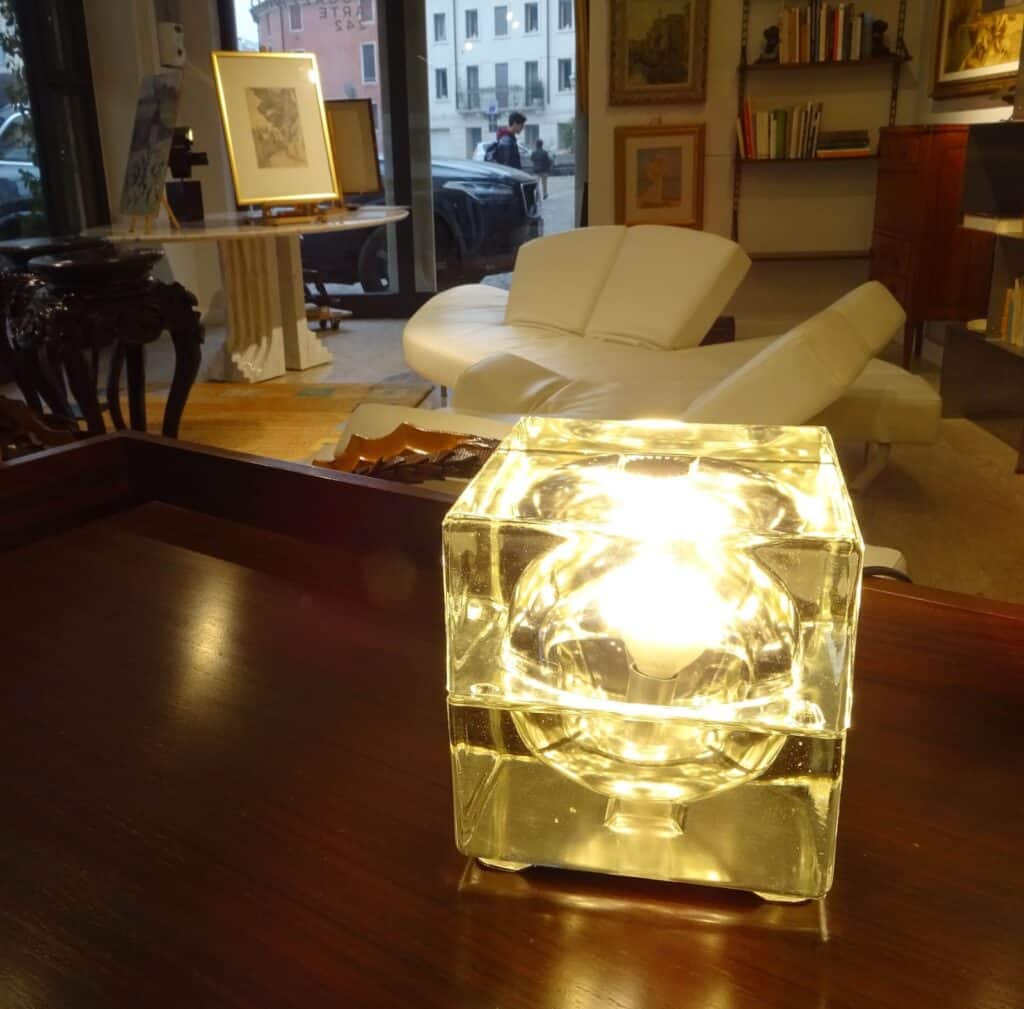 Lampada da tavolo "Cubosfera" di A. Mendini